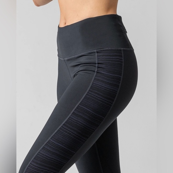 NWT Levelwear Verve Black Prism Leggings (Medium) - Picture 3 of 7